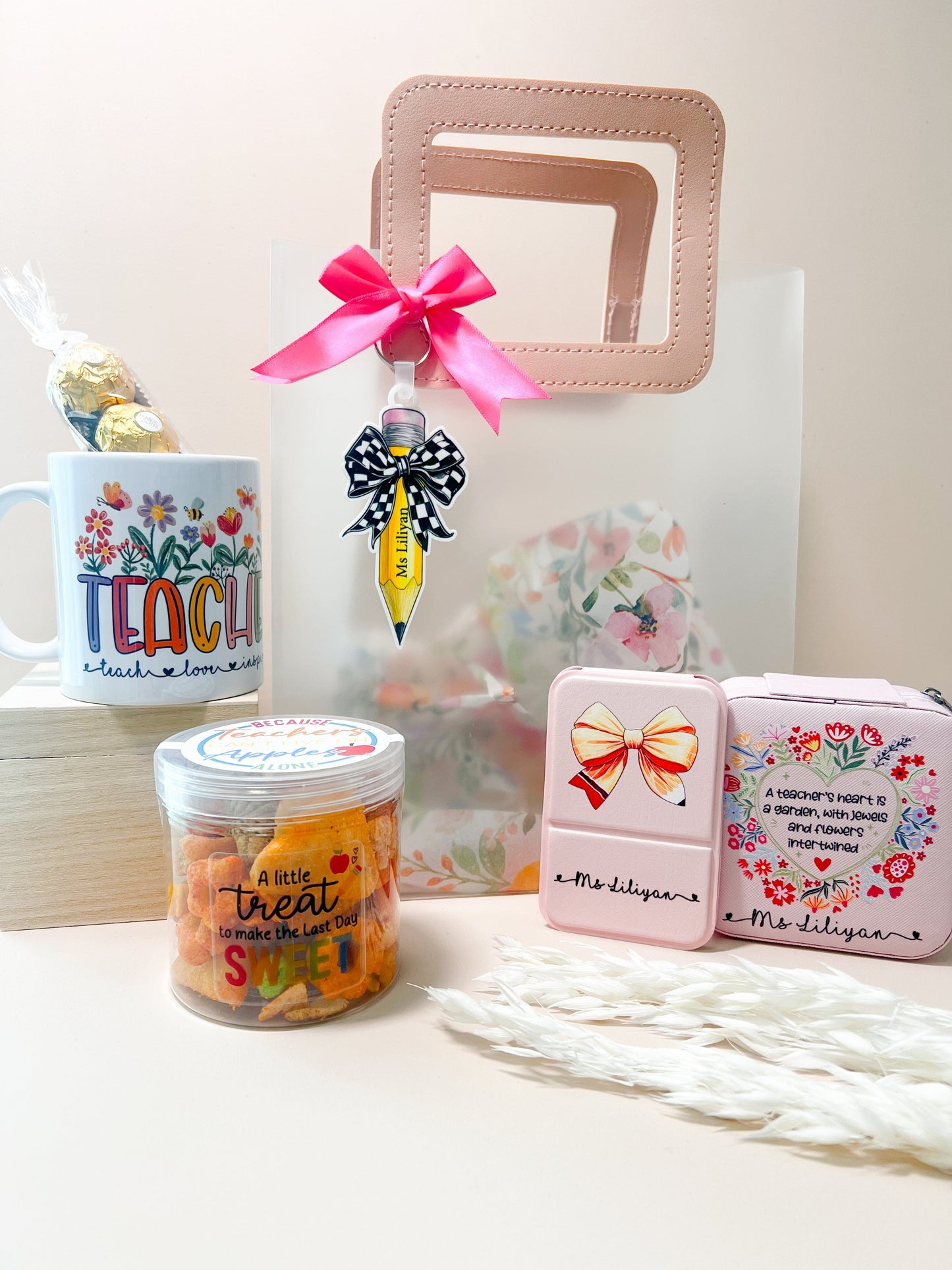 SFArtcreations teacher Gift Blooming Heart - Gift Hamper for her.